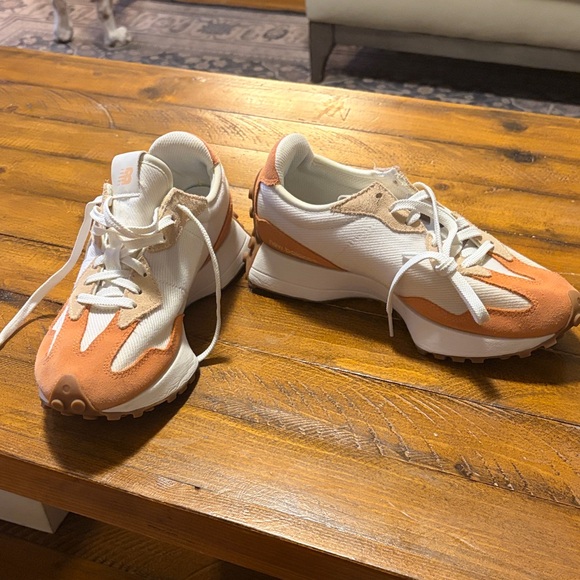 New Balance 327 Women's White/Apricot Sneakers size 9 - Picture 6 of 9